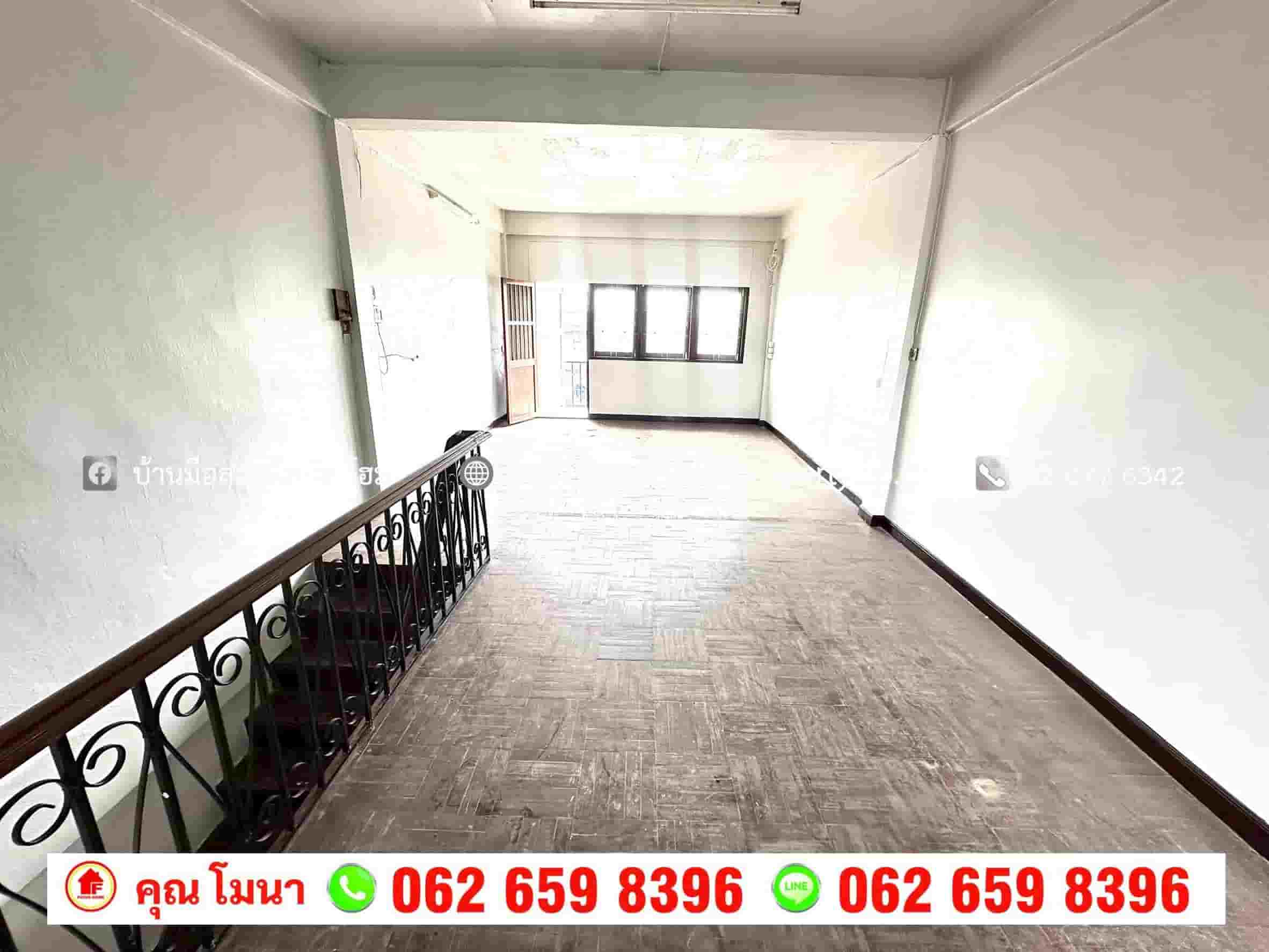 ขาย ตึกแถว 3 ชั้นครึ่ง หมู่บ้านปิ่นทอง เอกชัย